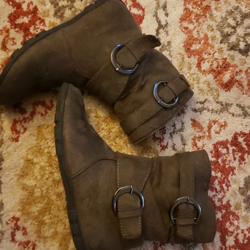Booties. - Picture 3 of 5